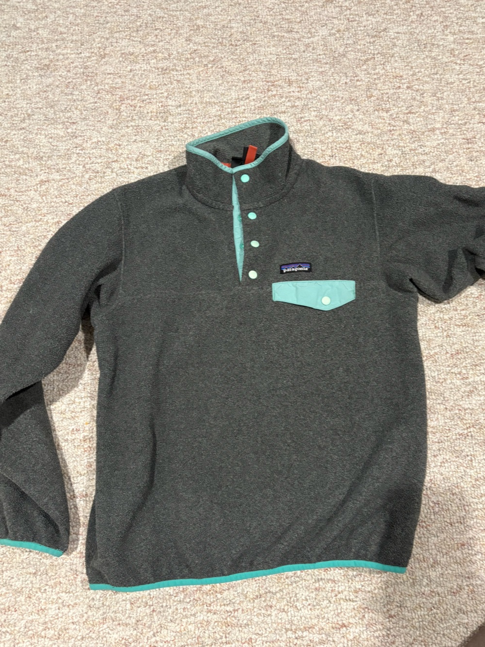 Patagonia Dark Gray Pullover Fleece with Teal Trim